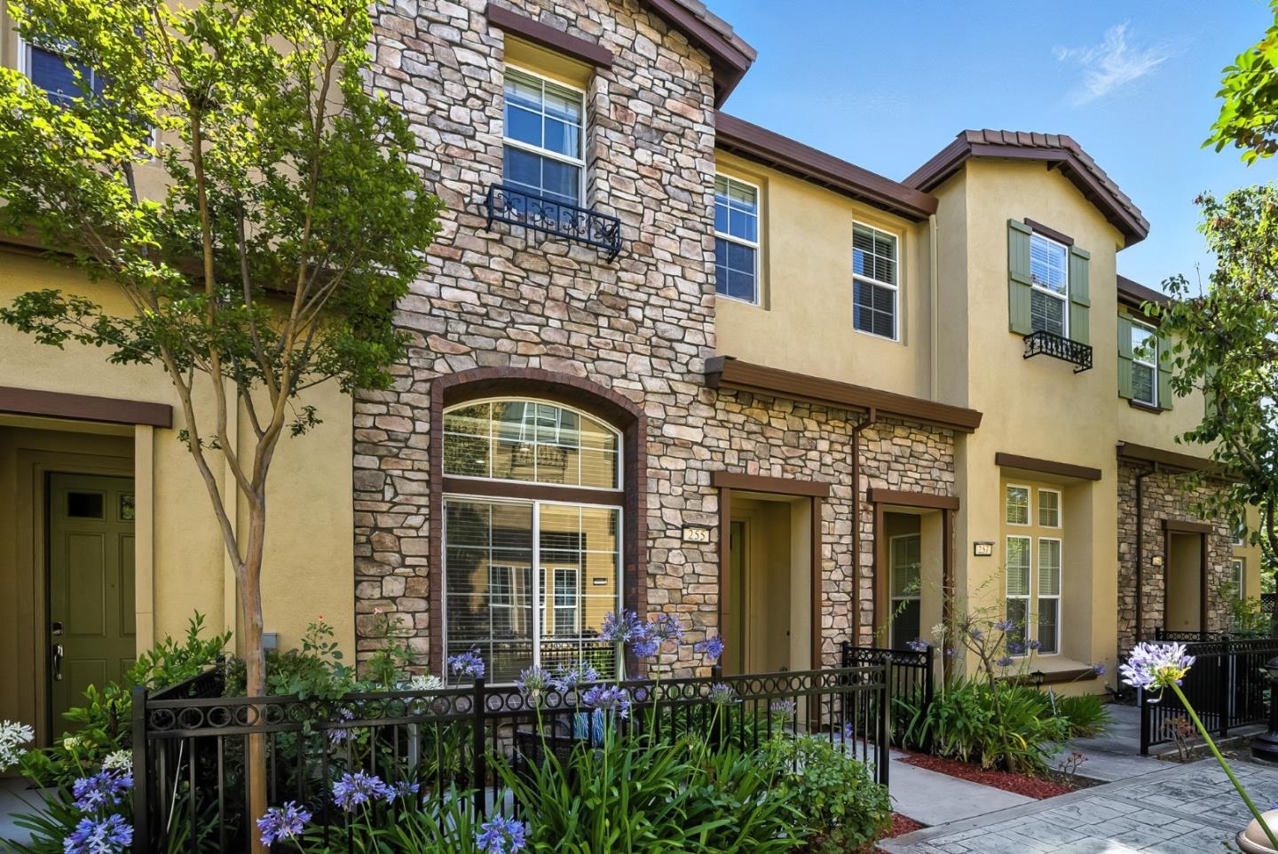Detail Gallery Image 5 of 41 For 255 Honeylocust Ter, Sunnyvale,  CA 94086 - 3 Beds | 2/1 Baths
