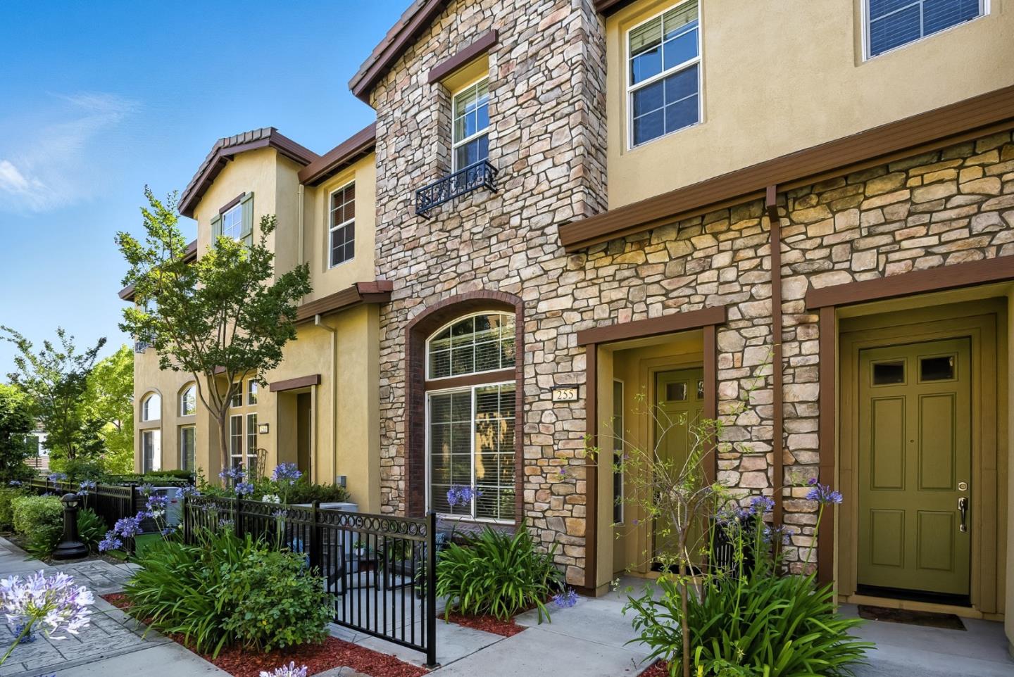 Detail Gallery Image 6 of 41 For 255 Honeylocust Ter, Sunnyvale,  CA 94086 - 3 Beds | 2/1 Baths