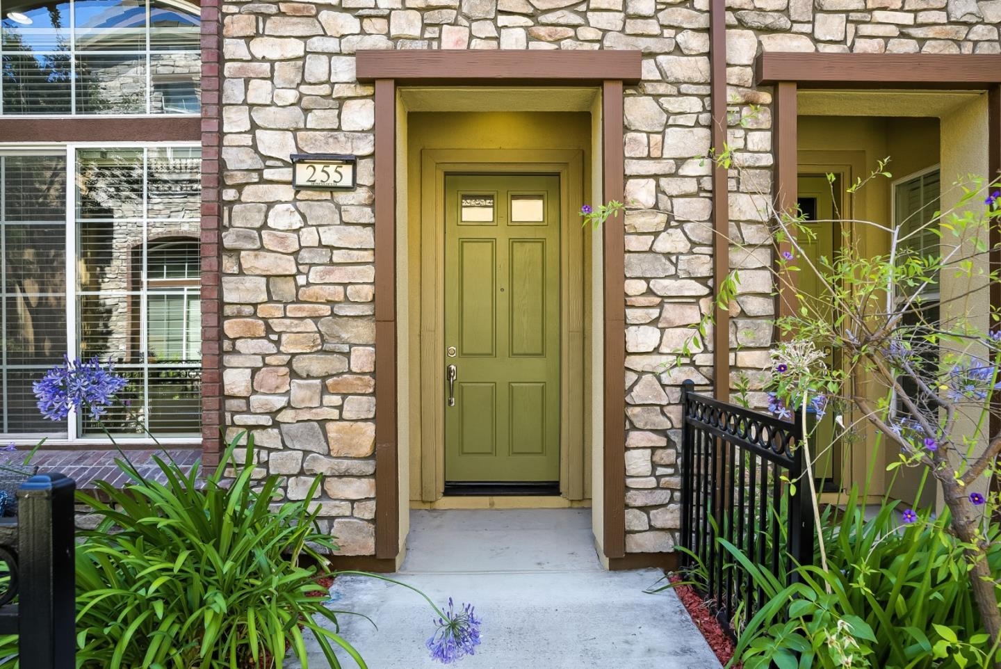 Detail Gallery Image 7 of 41 For 255 Honeylocust Ter, Sunnyvale,  CA 94086 - 3 Beds | 2/1 Baths