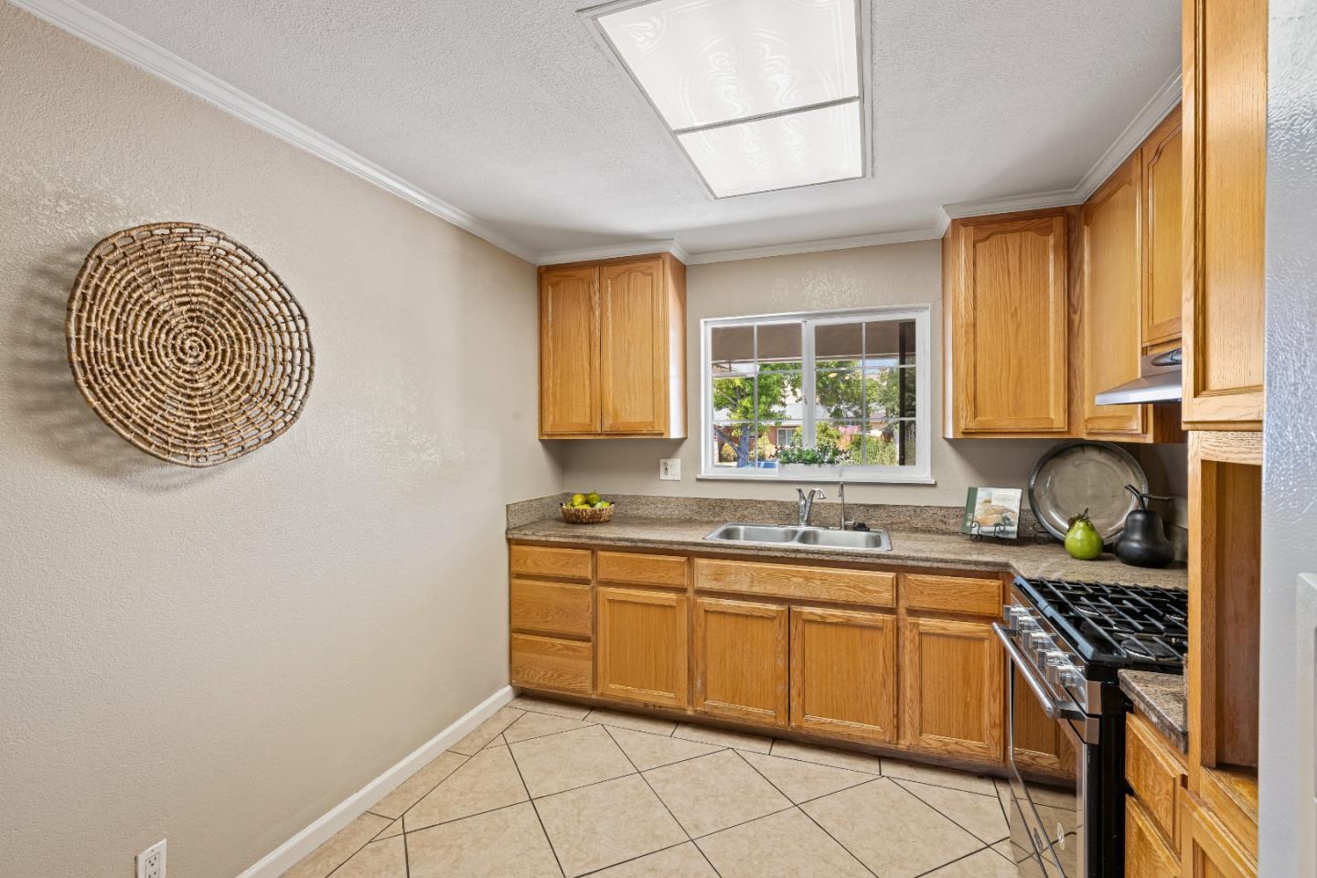 Detail Gallery Image 13 of 36 For 1679 Farringdon Dr, San Jose,  CA 95127 - 4 Beds | 2 Baths