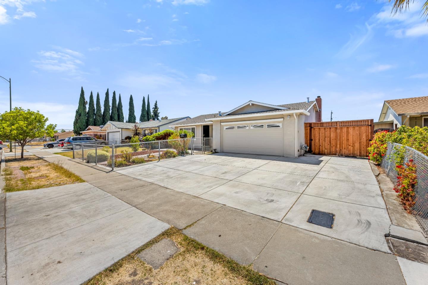 Detail Gallery Image 3 of 36 For 1679 Farringdon Dr, San Jose,  CA 95127 - 4 Beds | 2 Baths
