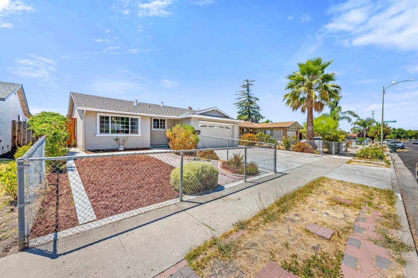 Detail Gallery Image 4 of 36 For 1679 Farringdon Dr, San Jose,  CA 95127 - 4 Beds | 2 Baths