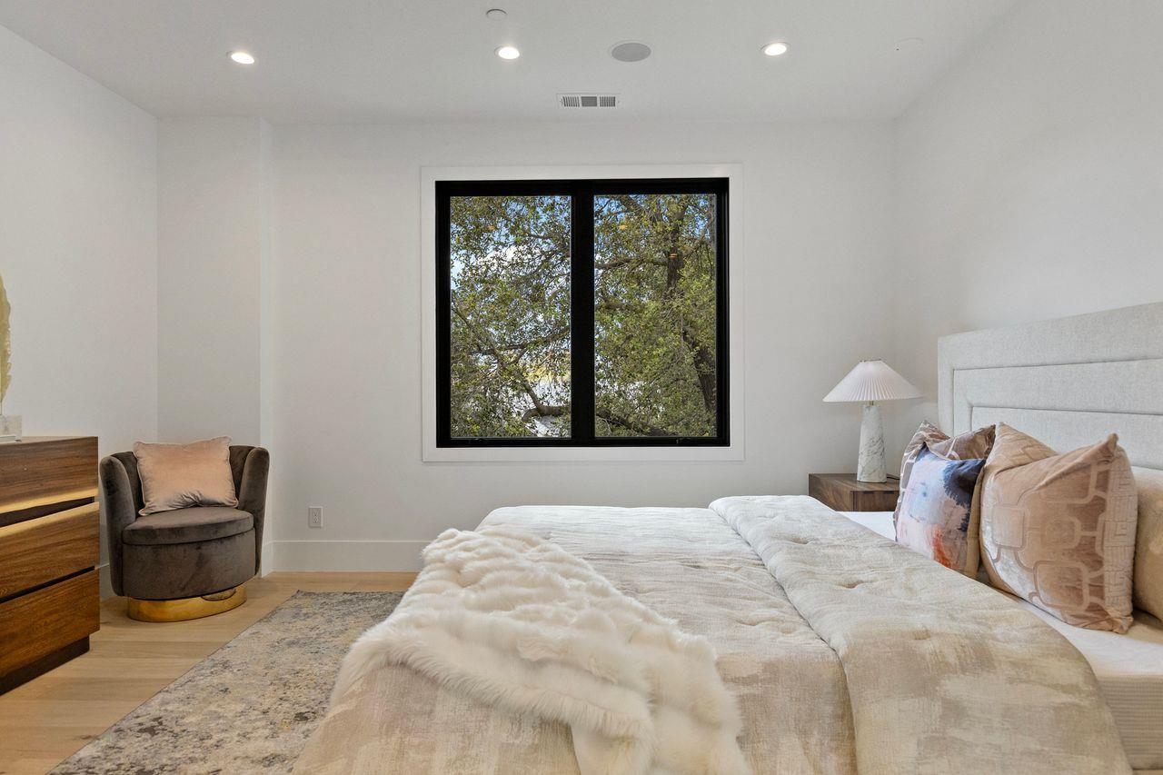 Detail Gallery Image 32 of 108 For 18061 Saratoga Los Gatos Rd, Monte Sereno,  CA 95030 - 5 Beds | 4/1 Baths