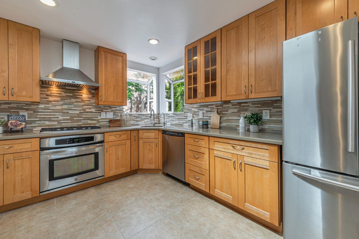 Detail Gallery Image 15 of 41 For 642 Lomita Ave, Millbrae,  CA 94030 - 3 Beds | 2 Baths