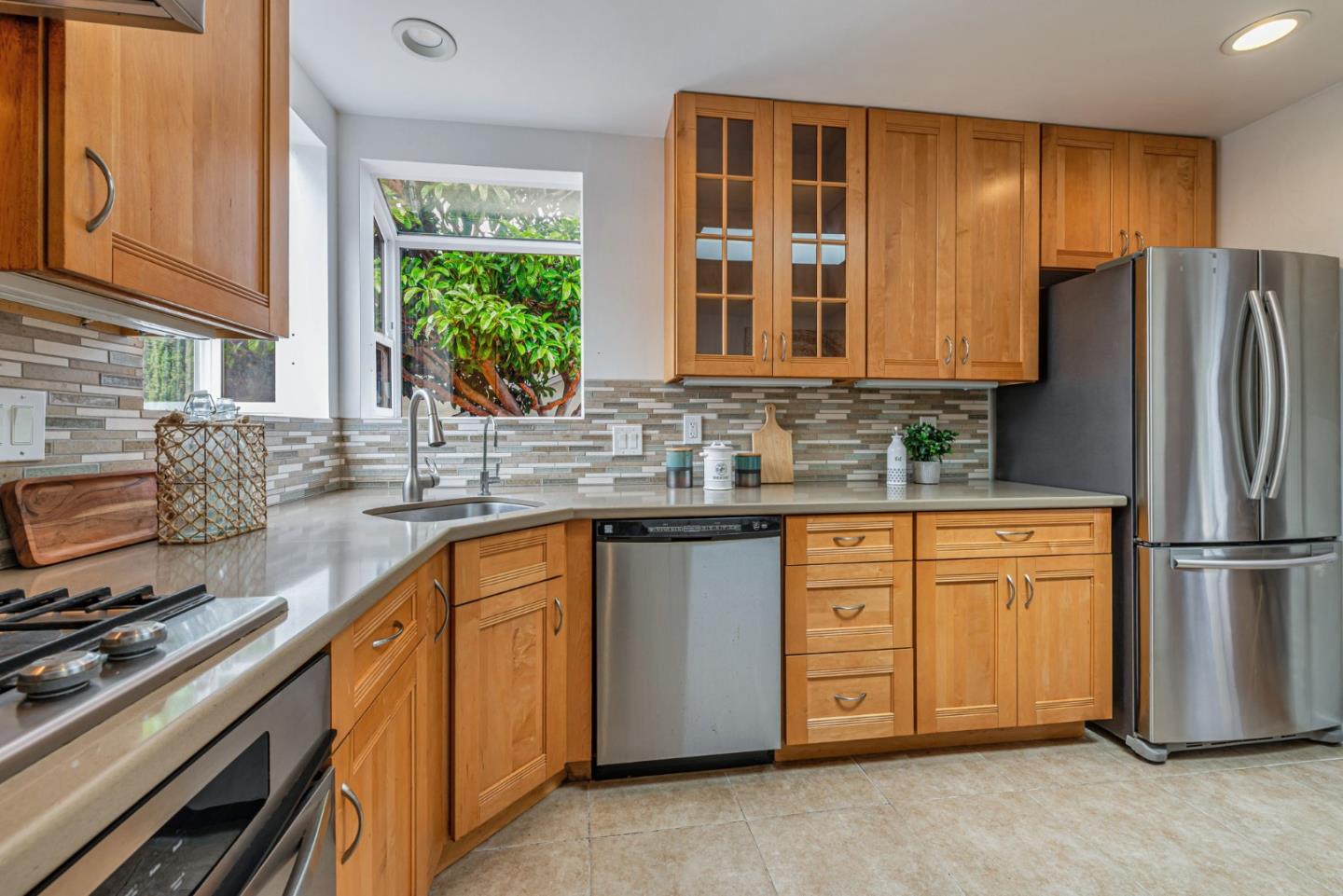 Detail Gallery Image 16 of 41 For 642 Lomita Ave, Millbrae,  CA 94030 - 3 Beds | 2 Baths