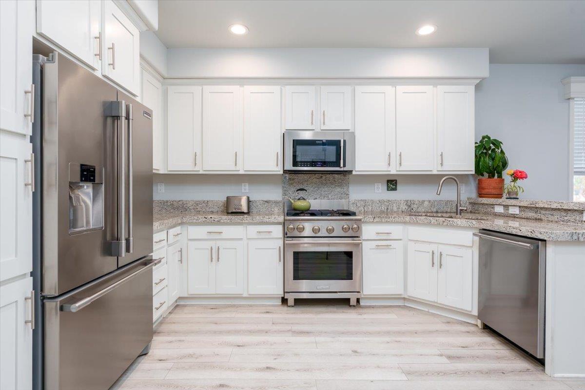 Detail Gallery Image 10 of 28 For 21 Primrose St #21,  Aptos,  CA 95003 - 3 Beds | 2 Baths