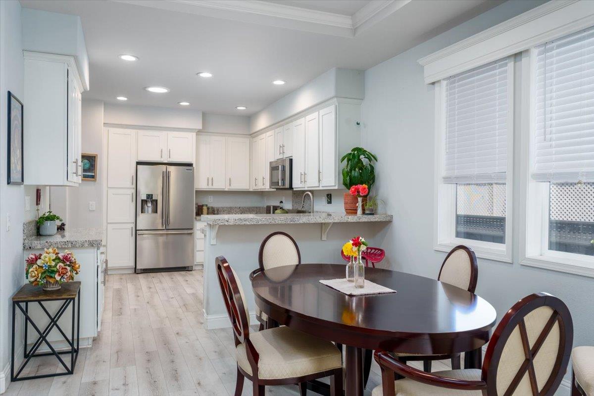 Detail Gallery Image 9 of 28 For 21 Primrose St #21,  Aptos,  CA 95003 - 3 Beds | 2 Baths