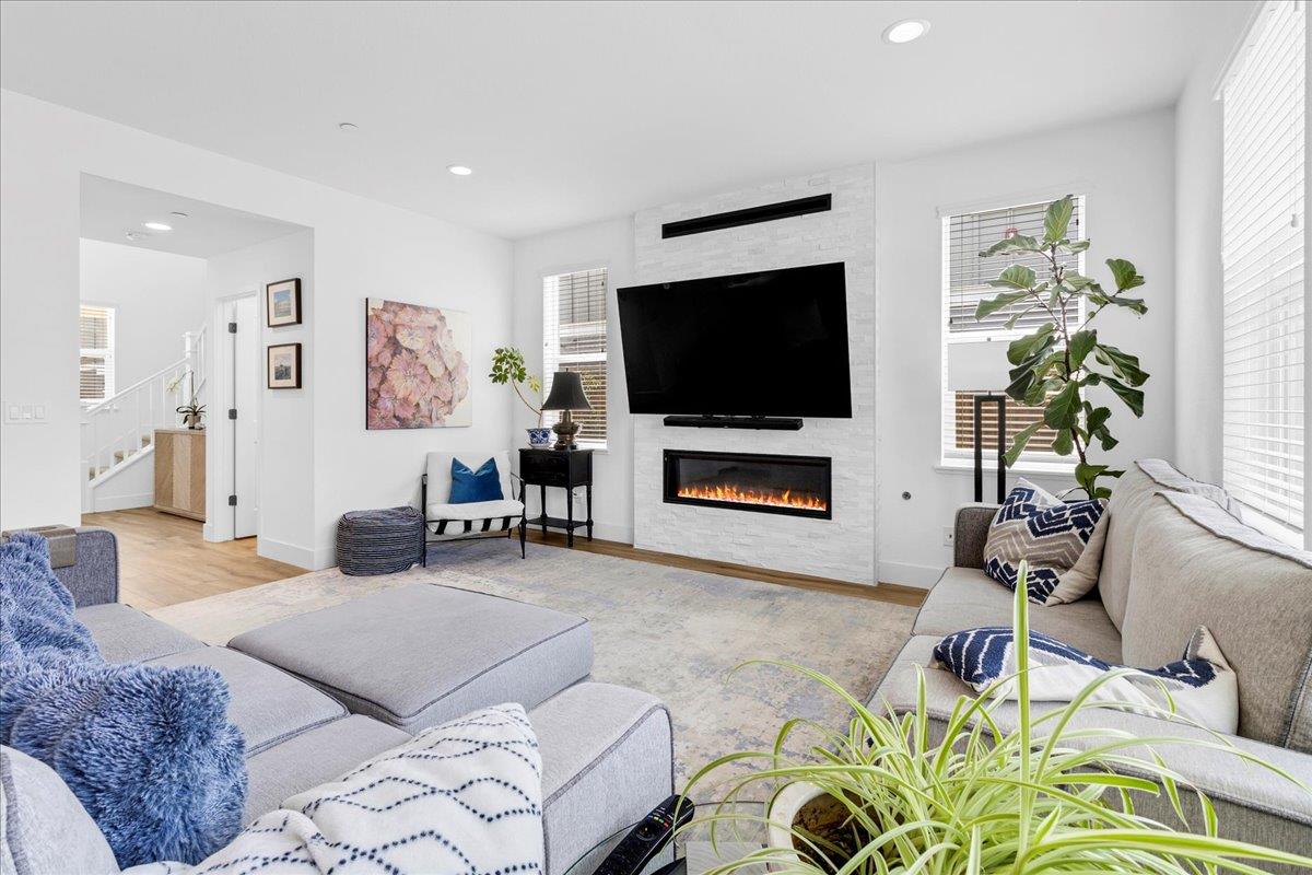 Detail Gallery Image 5 of 42 For 273 Skyview Dr, Marina,  CA 93933 - 3 Beds | 2/2 Baths