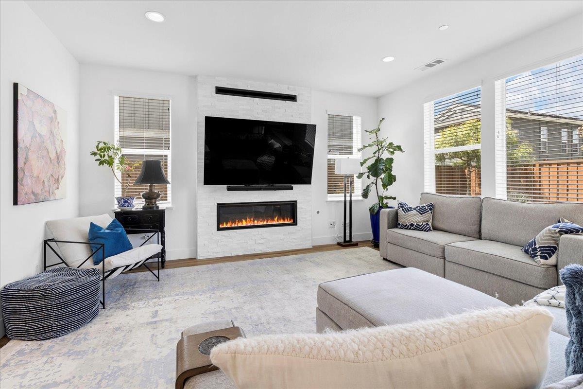 Detail Gallery Image 6 of 42 For 273 Skyview Dr, Marina,  CA 93933 - 3 Beds | 2/2 Baths