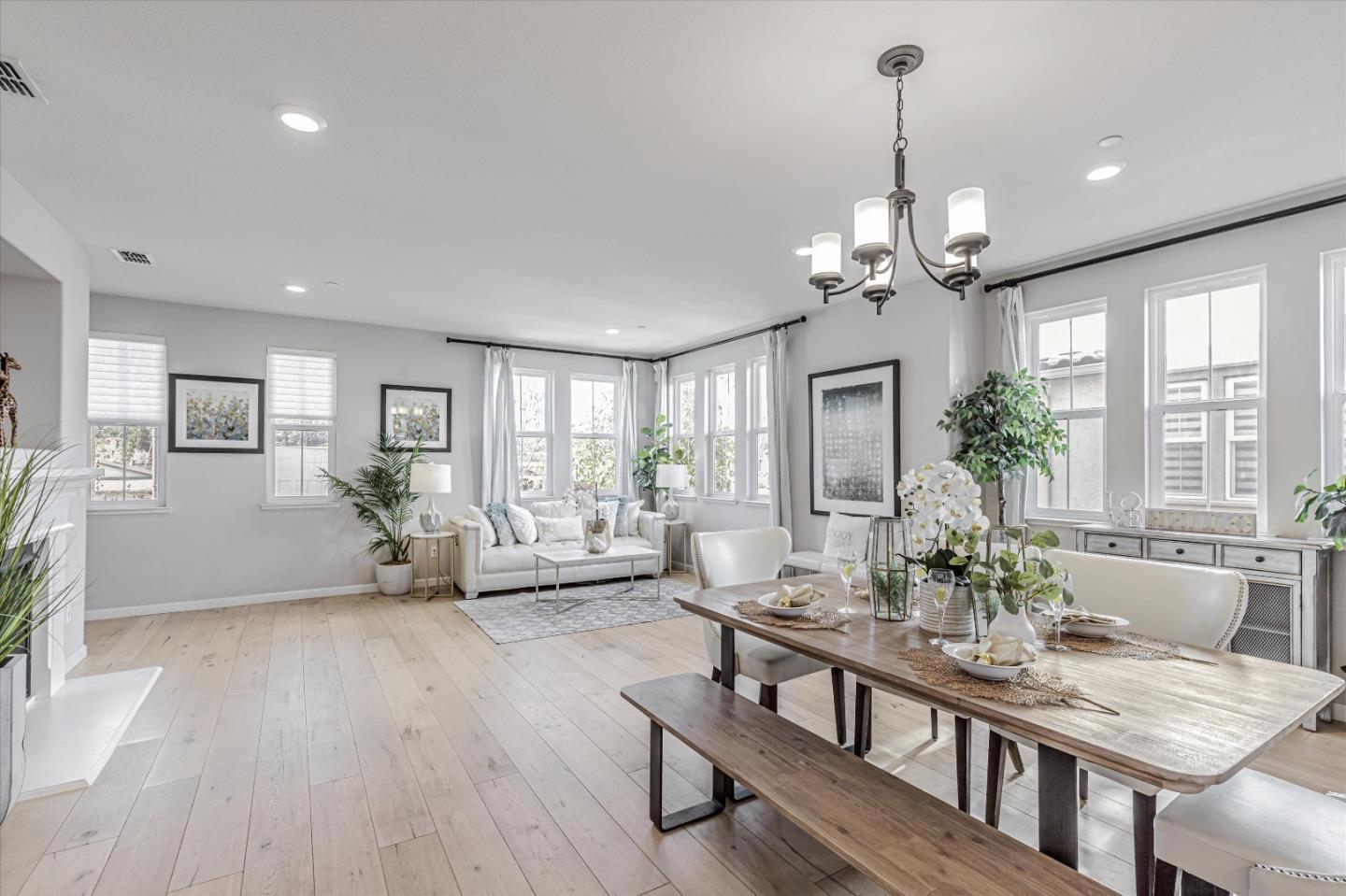 Detail Gallery Image 8 of 32 For 18018 Monterey St, Morgan Hill,  CA 95037 - 4 Beds | 3/1 Baths