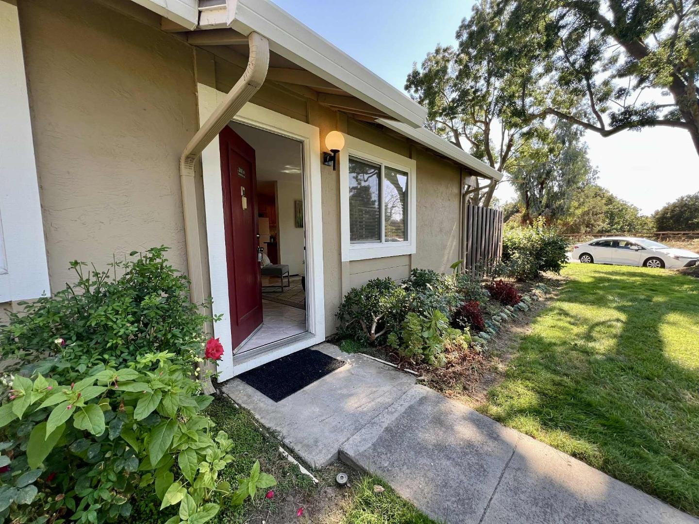 Detail Gallery Image 2 of 18 For 2102 Galveston Ave a,  San Jose,  CA 95122 - 2 Beds | 1 Baths