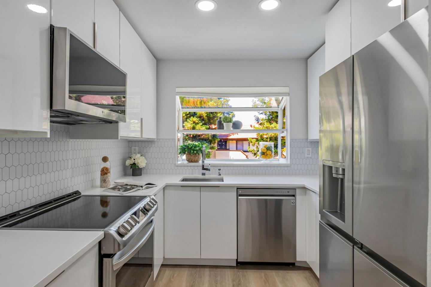 Detail Gallery Image 2 of 35 For 1400 Bowe Ave #1105,  Santa Clara,  CA 95051 - 1 Beds | 1 Baths