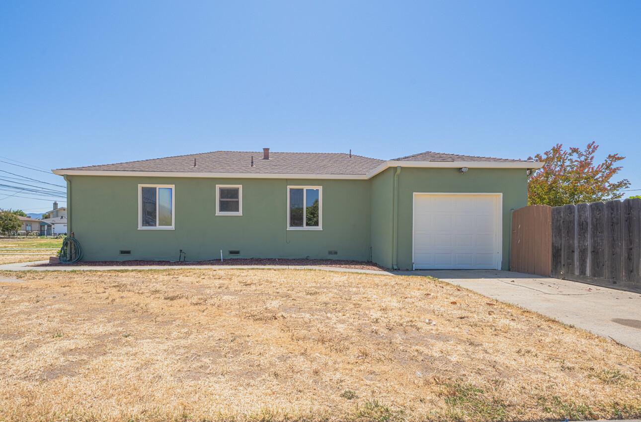Detail Gallery Image 2 of 27 For 545 Towt St, Salinas,  CA 93905 - 2 Beds | 1 Baths