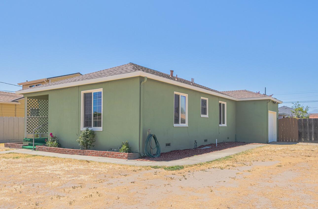 Detail Gallery Image 3 of 27 For 545 Towt St, Salinas,  CA 93905 - 2 Beds | 1 Baths