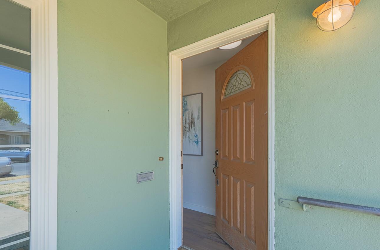 Detail Gallery Image 4 of 27 For 545 Towt St, Salinas,  CA 93905 - 2 Beds | 1 Baths