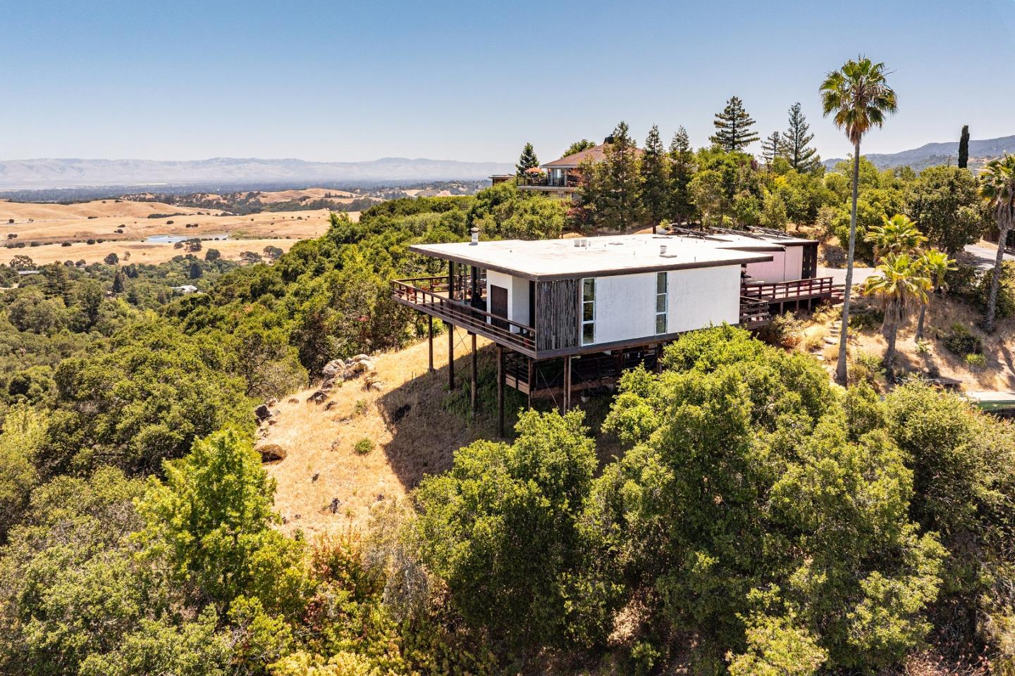 Detail Gallery Image 10 of 19 For 30 Pine Ridge Way, Portola Valley,  CA 94028 - 4 Beds | 2/1 Baths