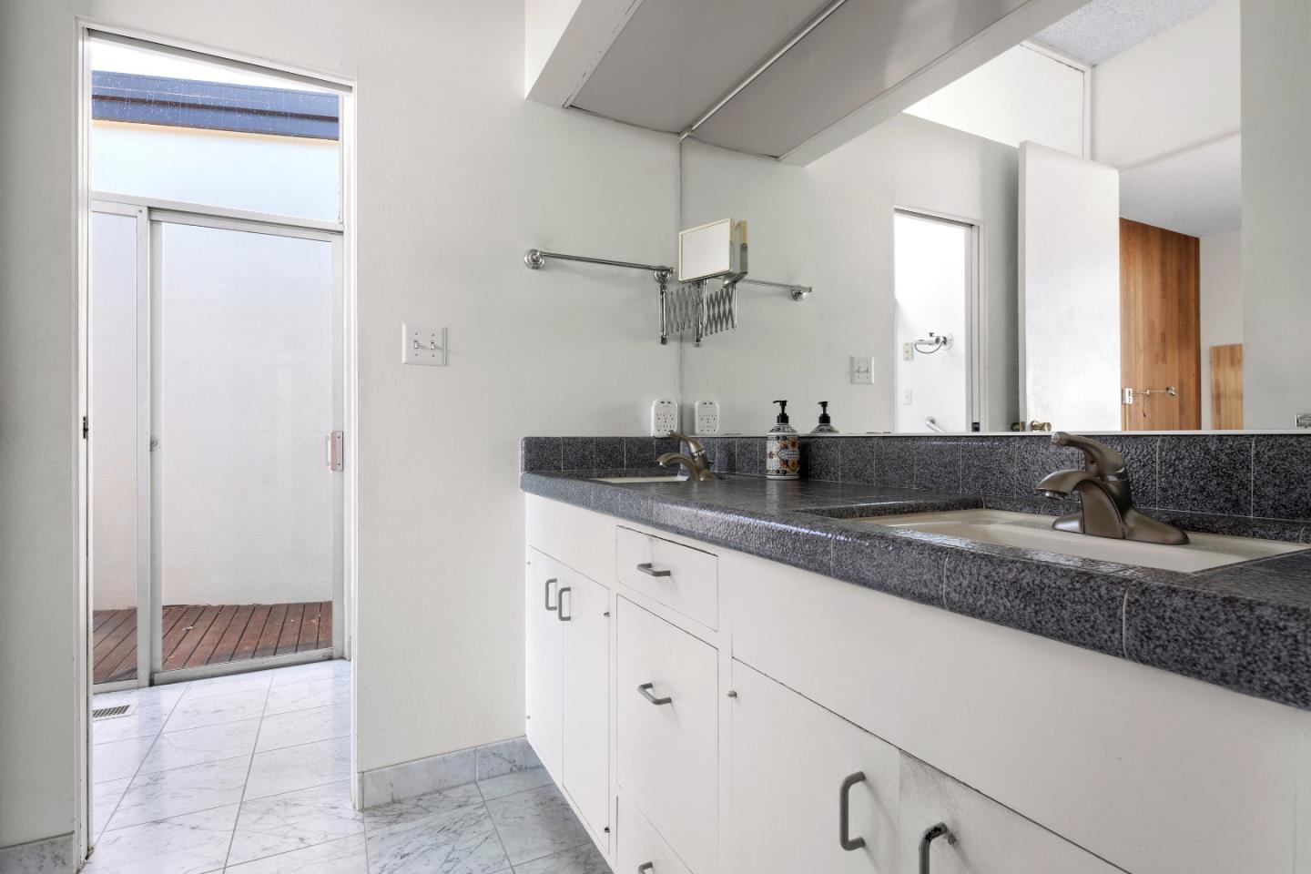 Detail Gallery Image 12 of 19 For 30 Pine Ridge Way, Portola Valley,  CA 94028 - 4 Beds | 2/1 Baths