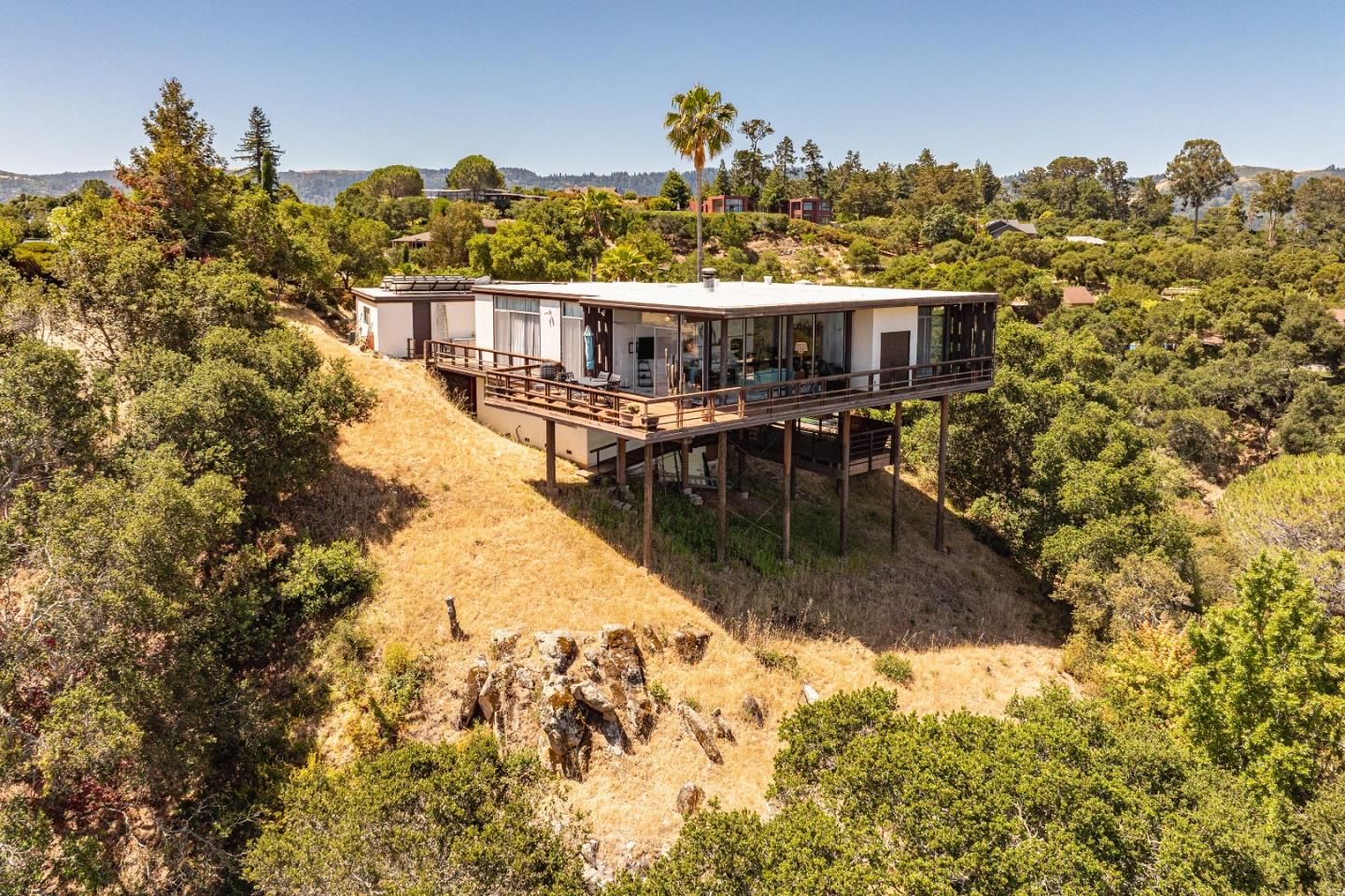 Detail Gallery Image 15 of 19 For 30 Pine Ridge Way, Portola Valley,  CA 94028 - 4 Beds | 2/1 Baths
