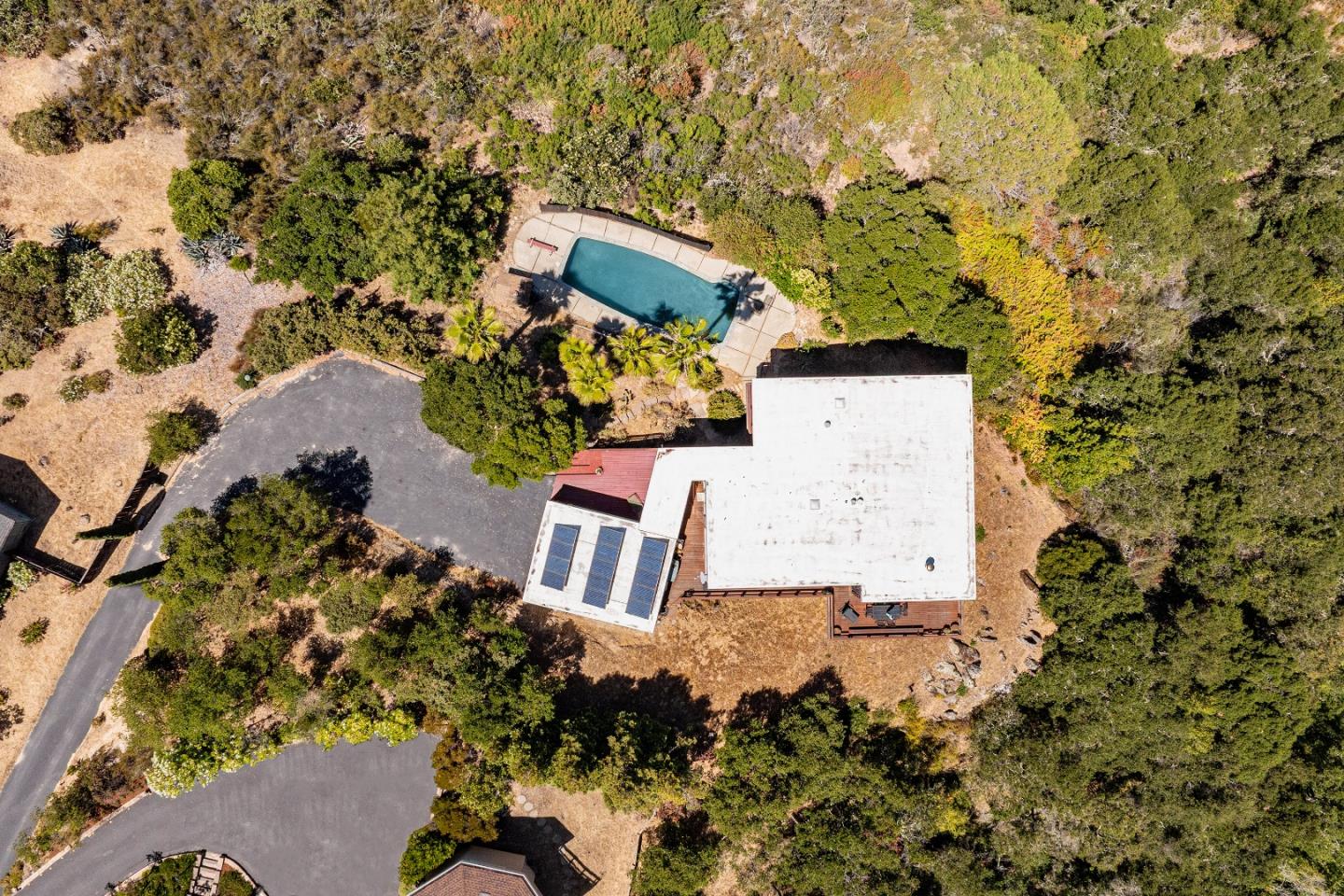 Detail Gallery Image 16 of 19 For 30 Pine Ridge Way, Portola Valley,  CA 94028 - 4 Beds | 2/1 Baths