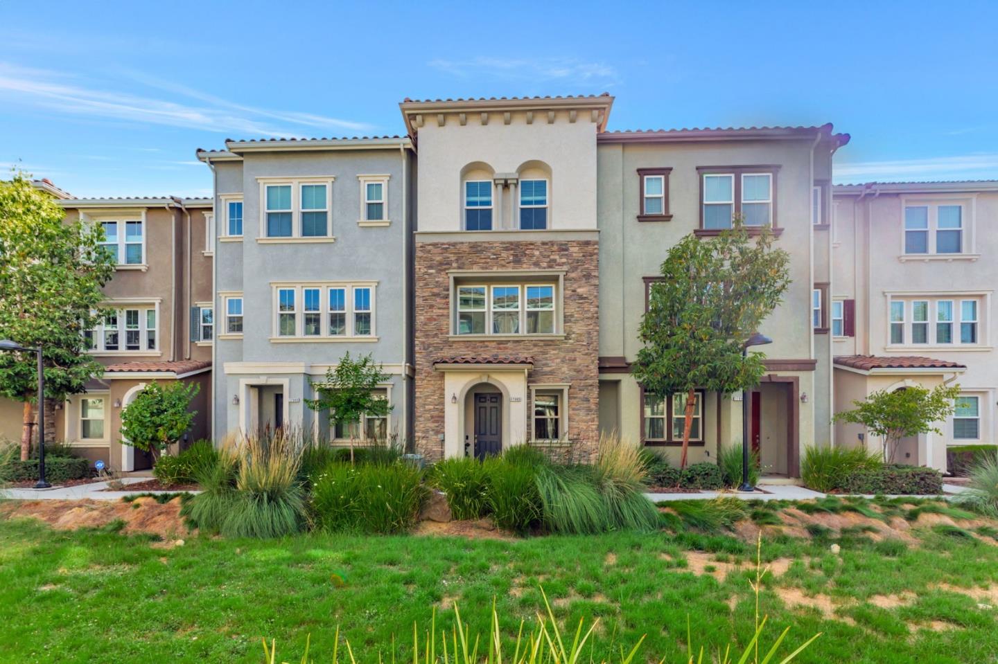 Detail Gallery Image 1 of 41 For 17985 Cantabria Ln, Morgan Hill,  CA 95037 - 3 Beds | 2/1 Baths