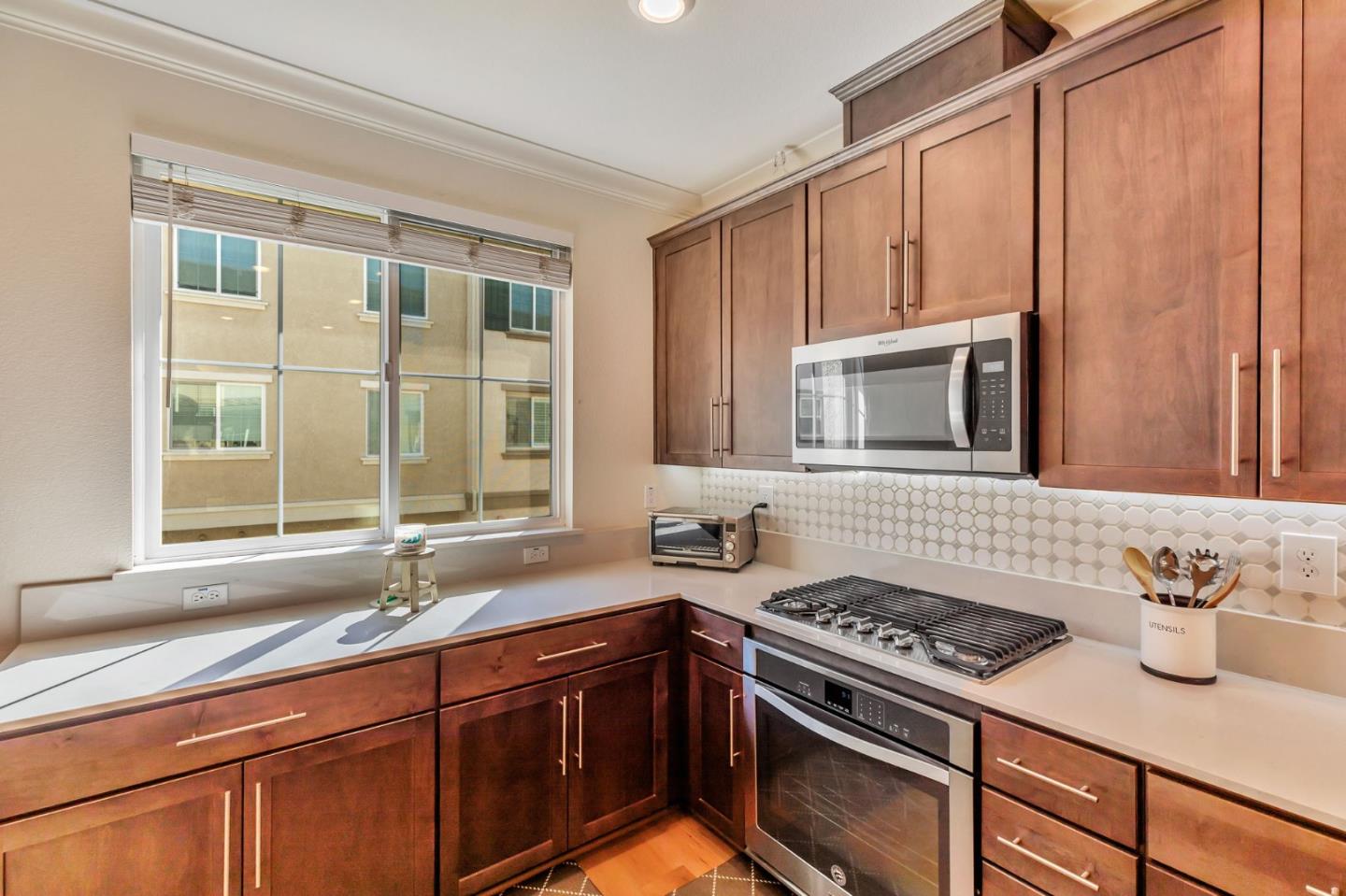 Detail Gallery Image 13 of 41 For 17985 Cantabria Ln, Morgan Hill,  CA 95037 - 3 Beds | 2/1 Baths
