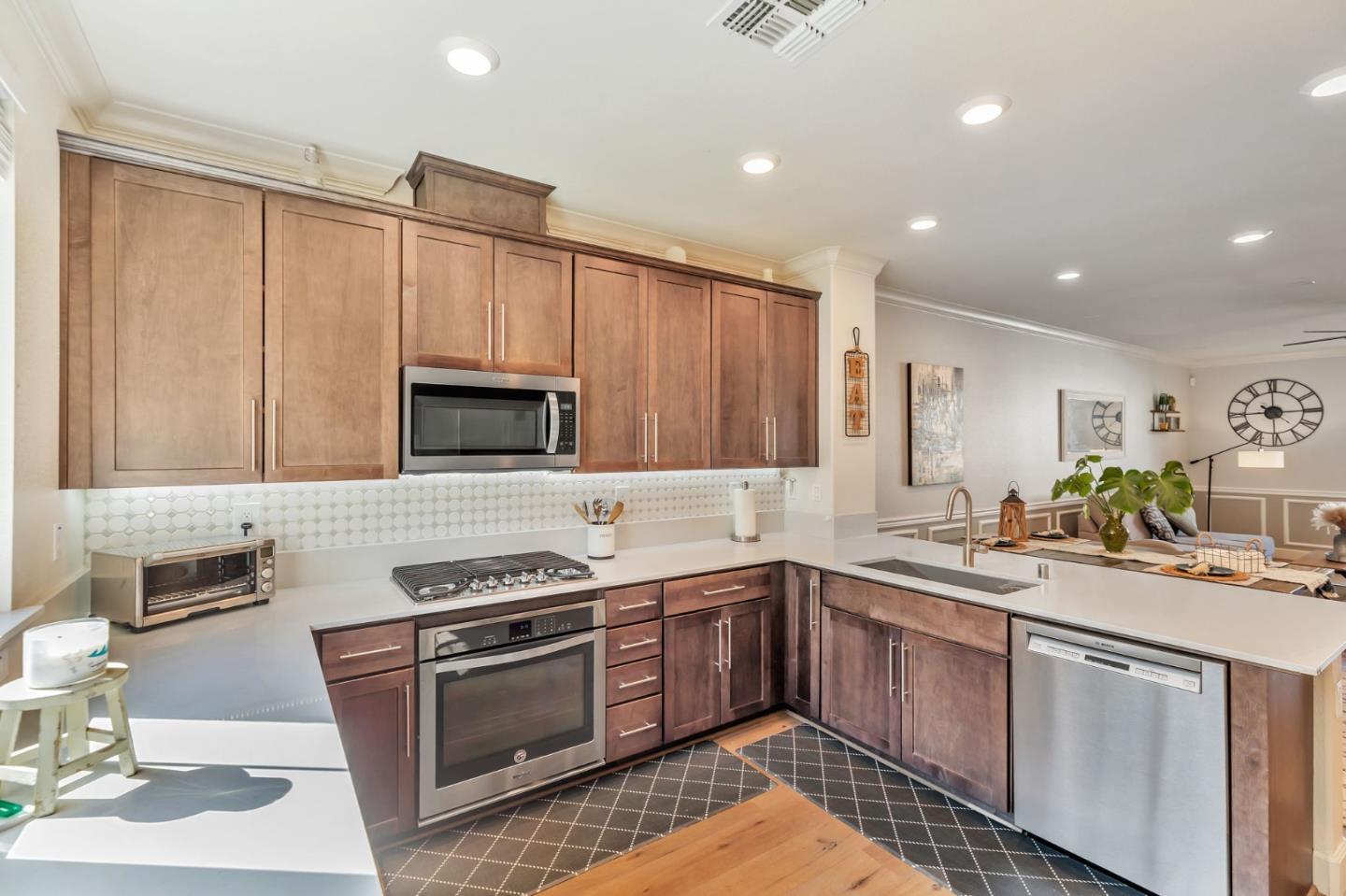 Detail Gallery Image 14 of 41 For 17985 Cantabria Ln, Morgan Hill,  CA 95037 - 3 Beds | 2/1 Baths