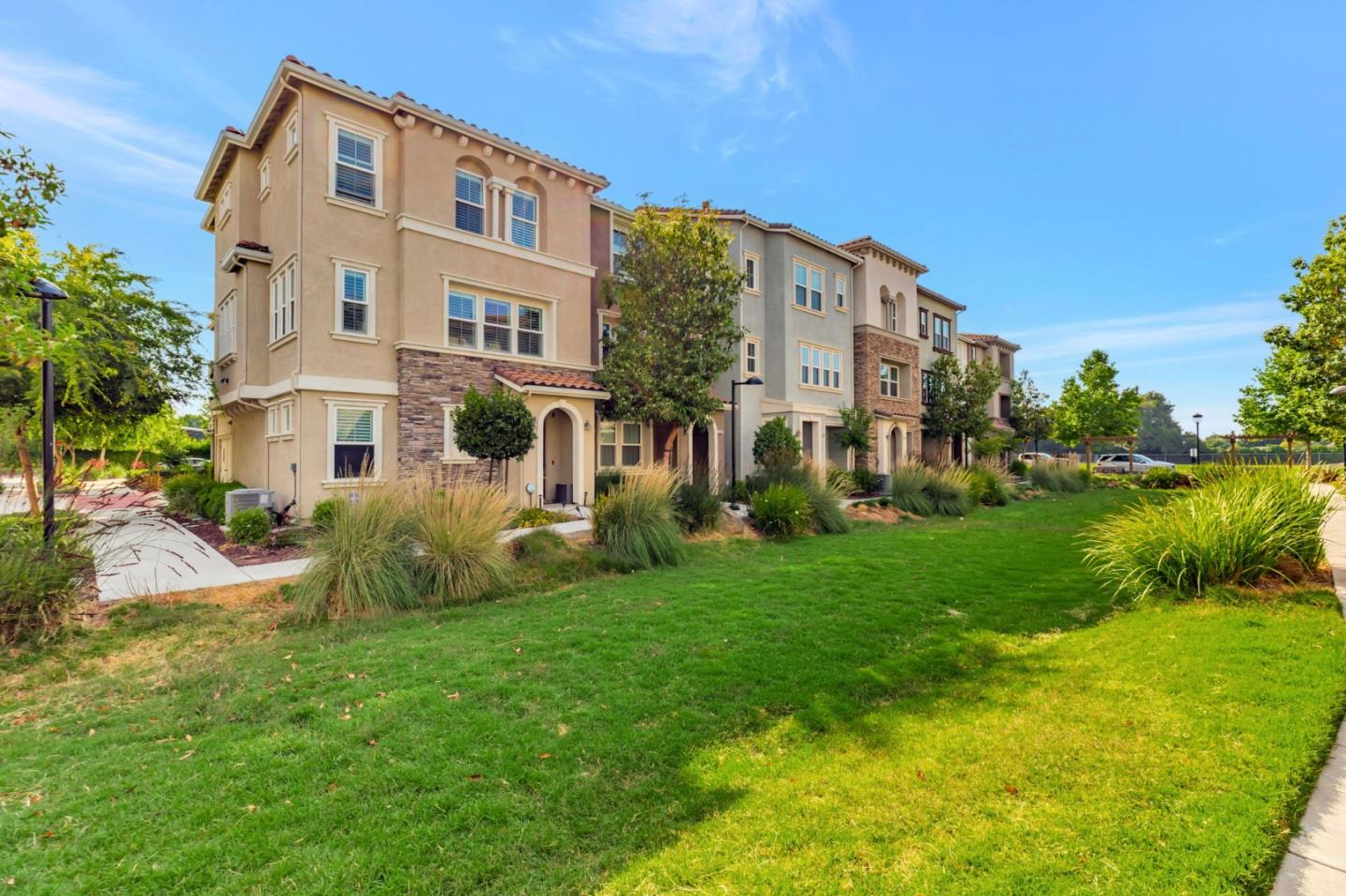 Detail Gallery Image 2 of 41 For 17985 Cantabria Ln, Morgan Hill,  CA 95037 - 3 Beds | 2/1 Baths