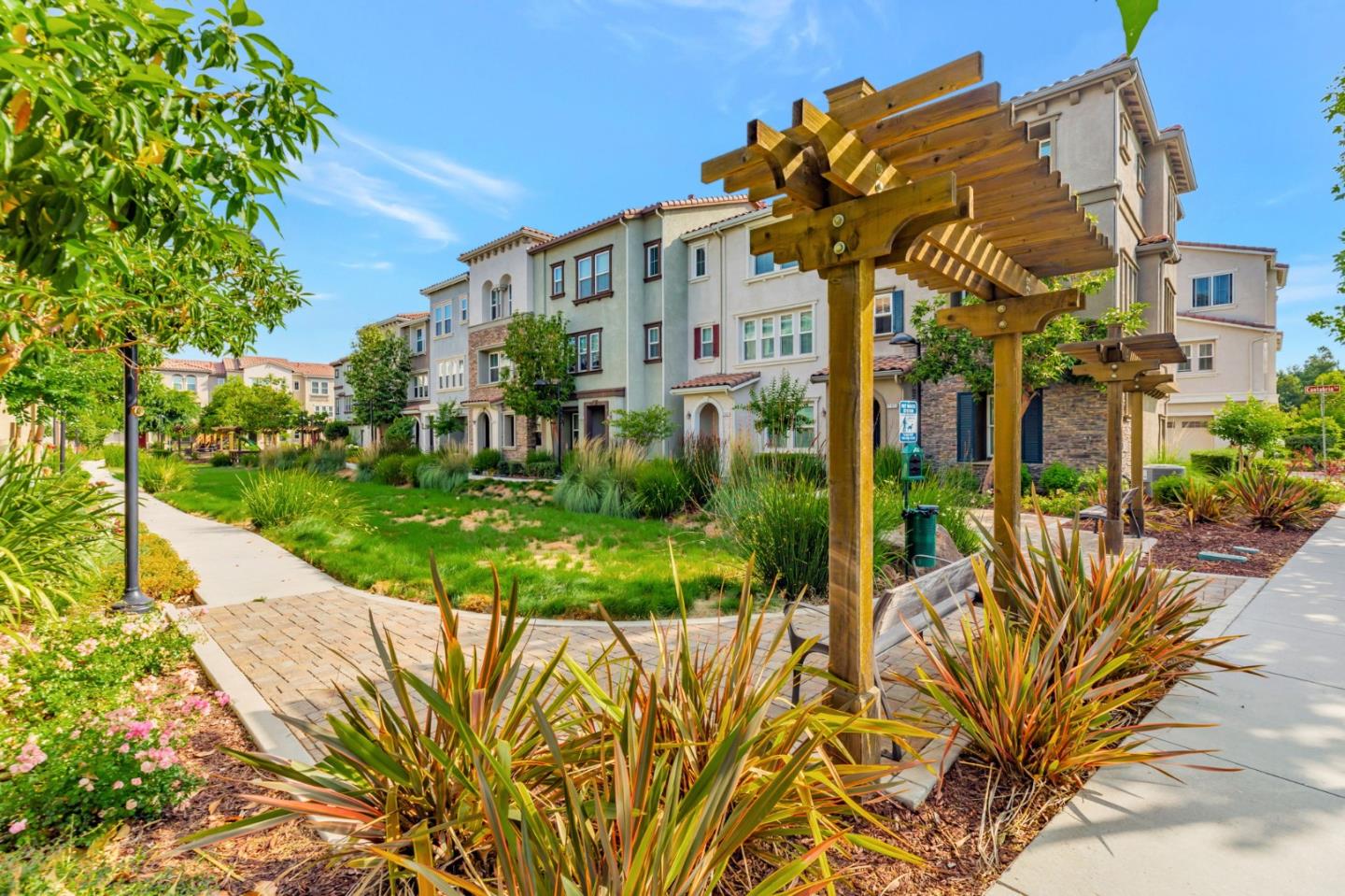 Detail Gallery Image 3 of 41 For 17985 Cantabria Ln, Morgan Hill,  CA 95037 - 3 Beds | 2/1 Baths