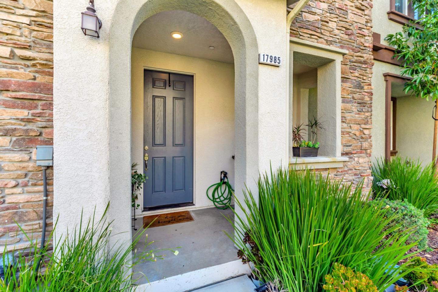 Detail Gallery Image 4 of 41 For 17985 Cantabria Ln, Morgan Hill,  CA 95037 - 3 Beds | 2/1 Baths