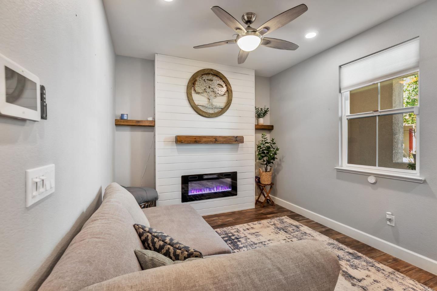Detail Gallery Image 9 of 41 For 17985 Cantabria Ln, Morgan Hill,  CA 95037 - 3 Beds | 2/1 Baths