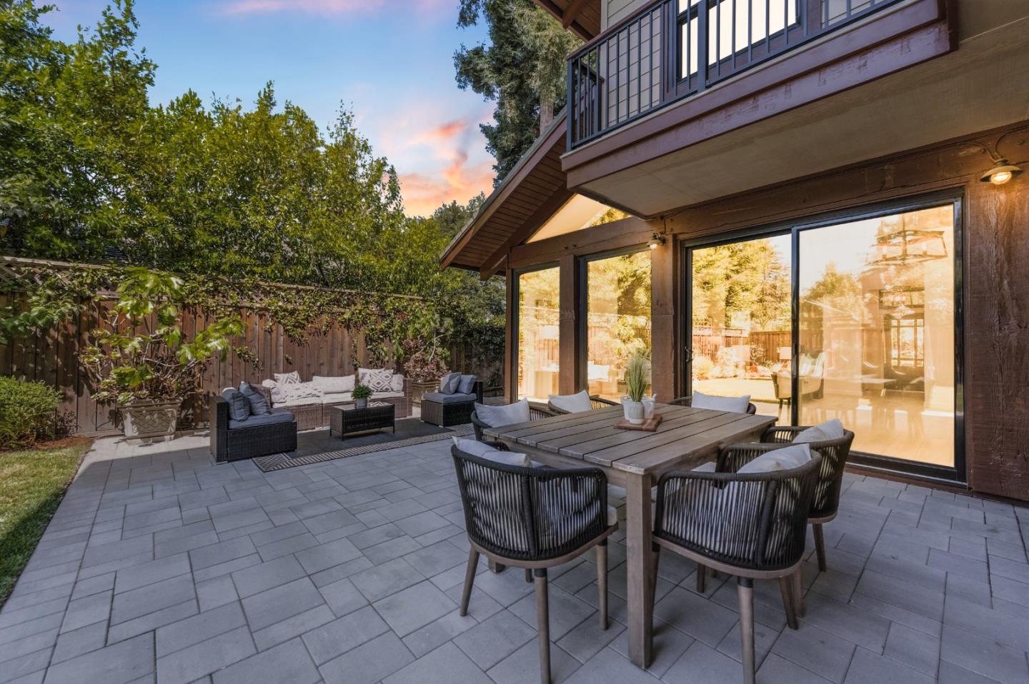 Detail Gallery Image 12 of 42 For 234 Edgewood Rd, Redwood City,  CA 94062 - 5 Beds | 3/1 Baths