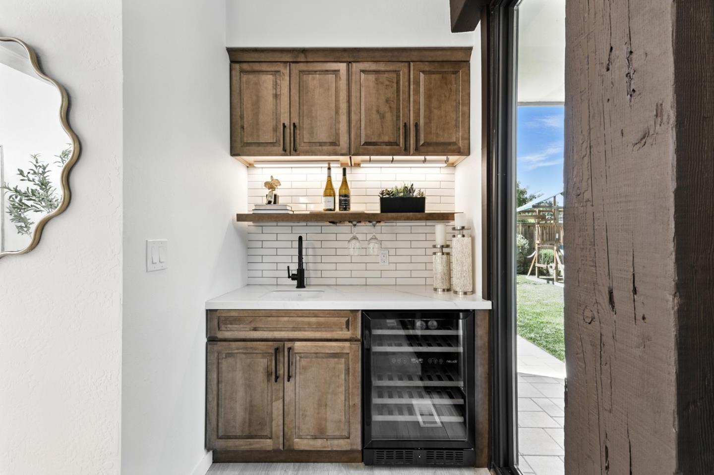 Detail Gallery Image 19 of 42 For 234 Edgewood Rd, Redwood City,  CA 94062 - 5 Beds | 3/1 Baths