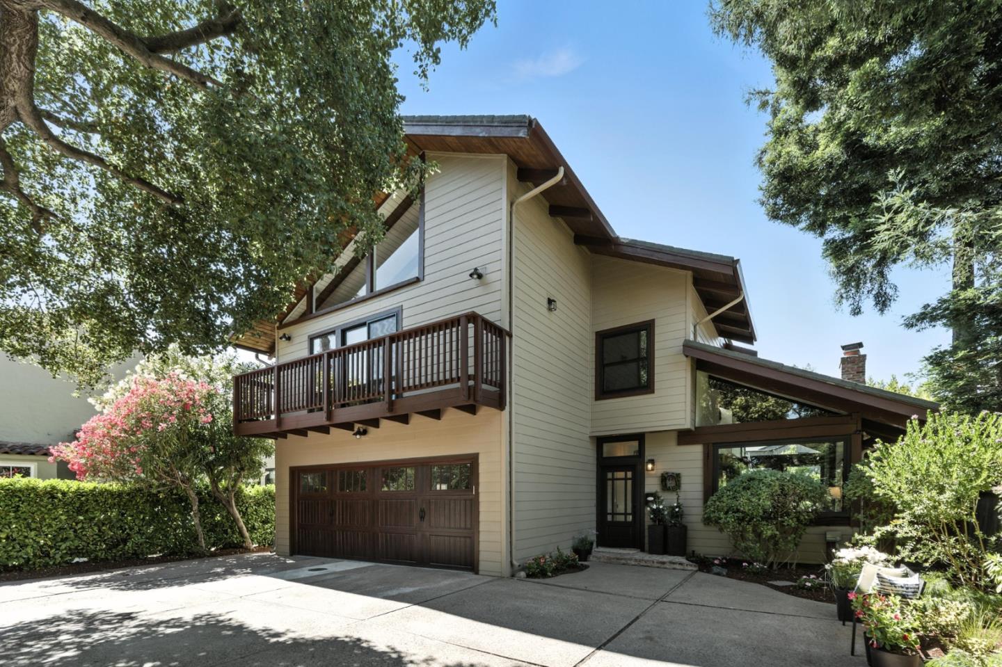 Detail Gallery Image 3 of 42 For 234 Edgewood Rd, Redwood City,  CA 94062 - 5 Beds | 3/1 Baths