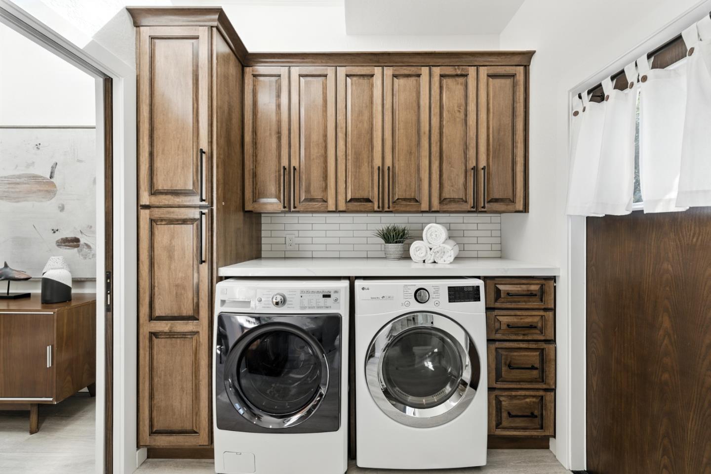 Detail Gallery Image 33 of 42 For 234 Edgewood Rd, Redwood City,  CA 94062 - 5 Beds | 3/1 Baths