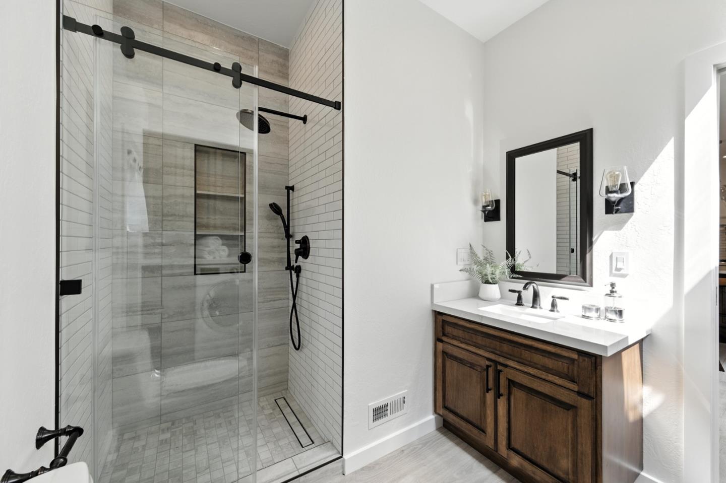 Detail Gallery Image 35 of 42 For 234 Edgewood Rd, Redwood City,  CA 94062 - 5 Beds | 3/1 Baths