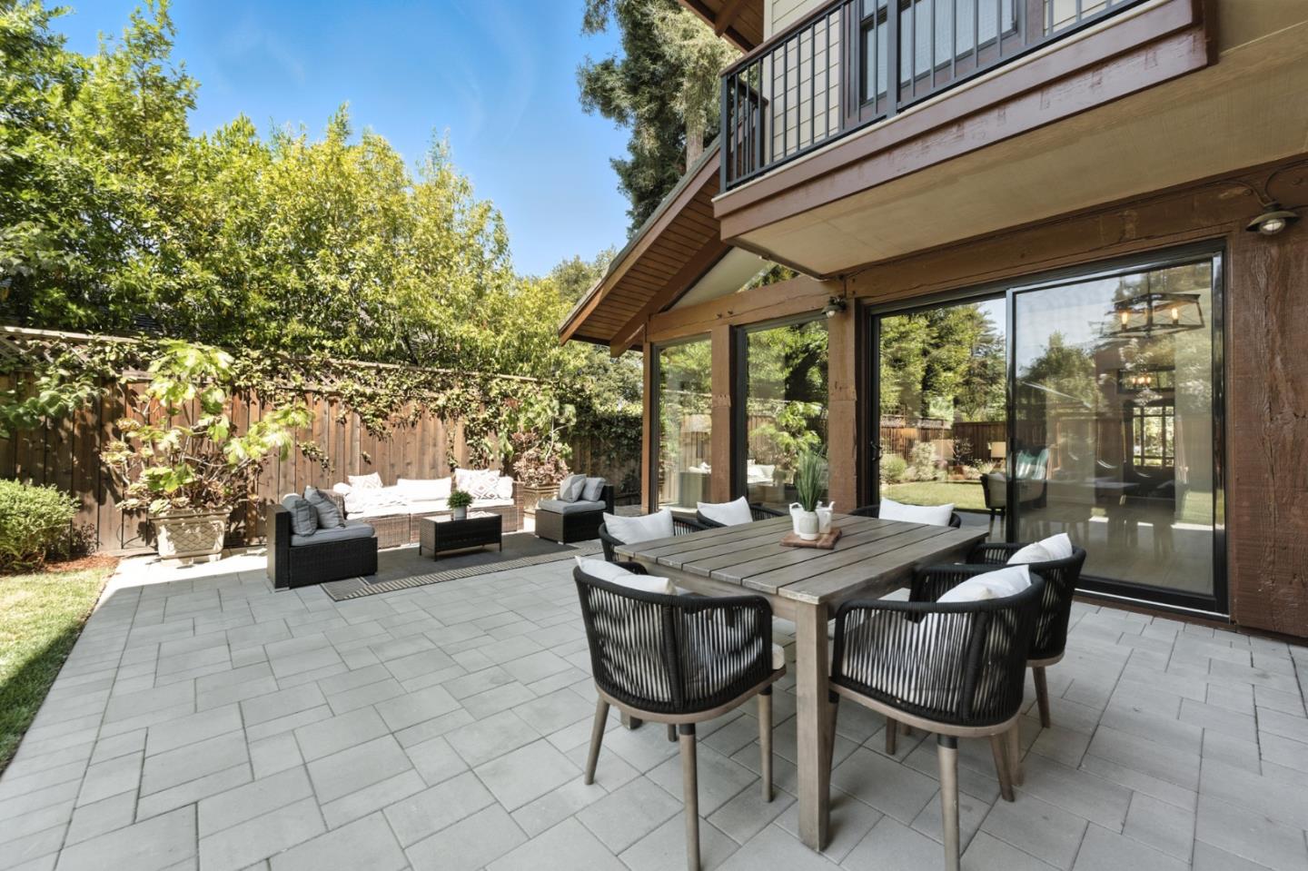 Detail Gallery Image 4 of 42 For 234 Edgewood Rd, Redwood City,  CA 94062 - 5 Beds | 3/1 Baths