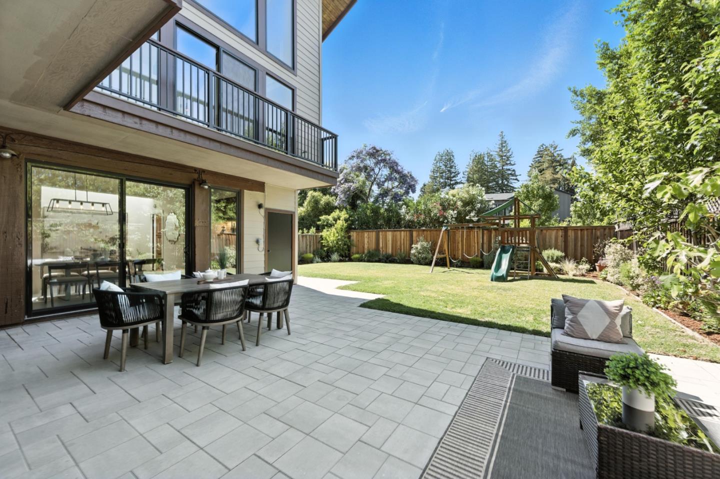 Detail Gallery Image 5 of 42 For 234 Edgewood Rd, Redwood City,  CA 94062 - 5 Beds | 3/1 Baths