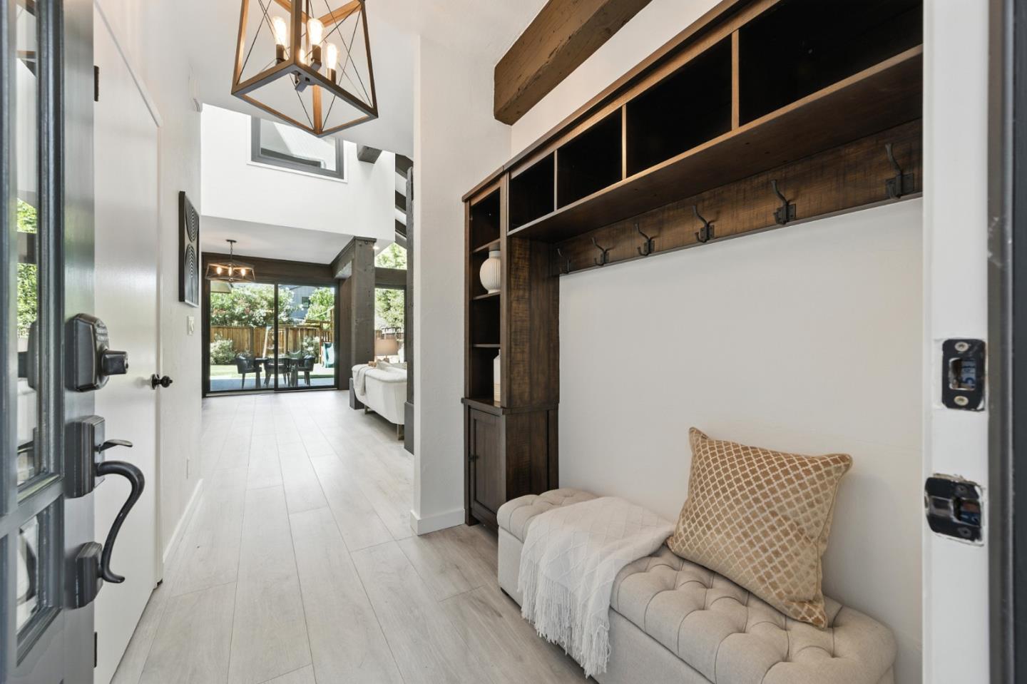 Detail Gallery Image 7 of 42 For 234 Edgewood Rd, Redwood City,  CA 94062 - 5 Beds | 3/1 Baths
