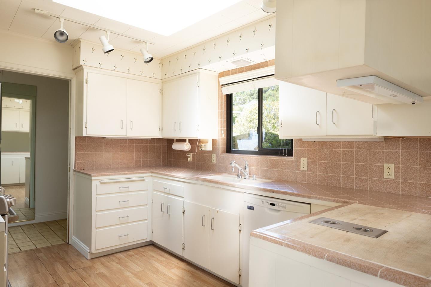 Detail Gallery Image 16 of 23 For 5 Shady Ln, Monterey,  CA 93940 - 3 Beds | 2 Baths