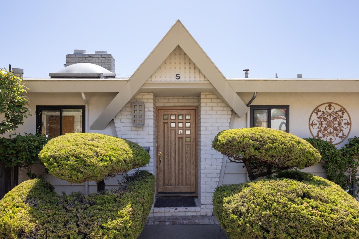 Detail Gallery Image 2 of 23 For 5 Shady Ln, Monterey,  CA 93940 - 3 Beds | 2 Baths