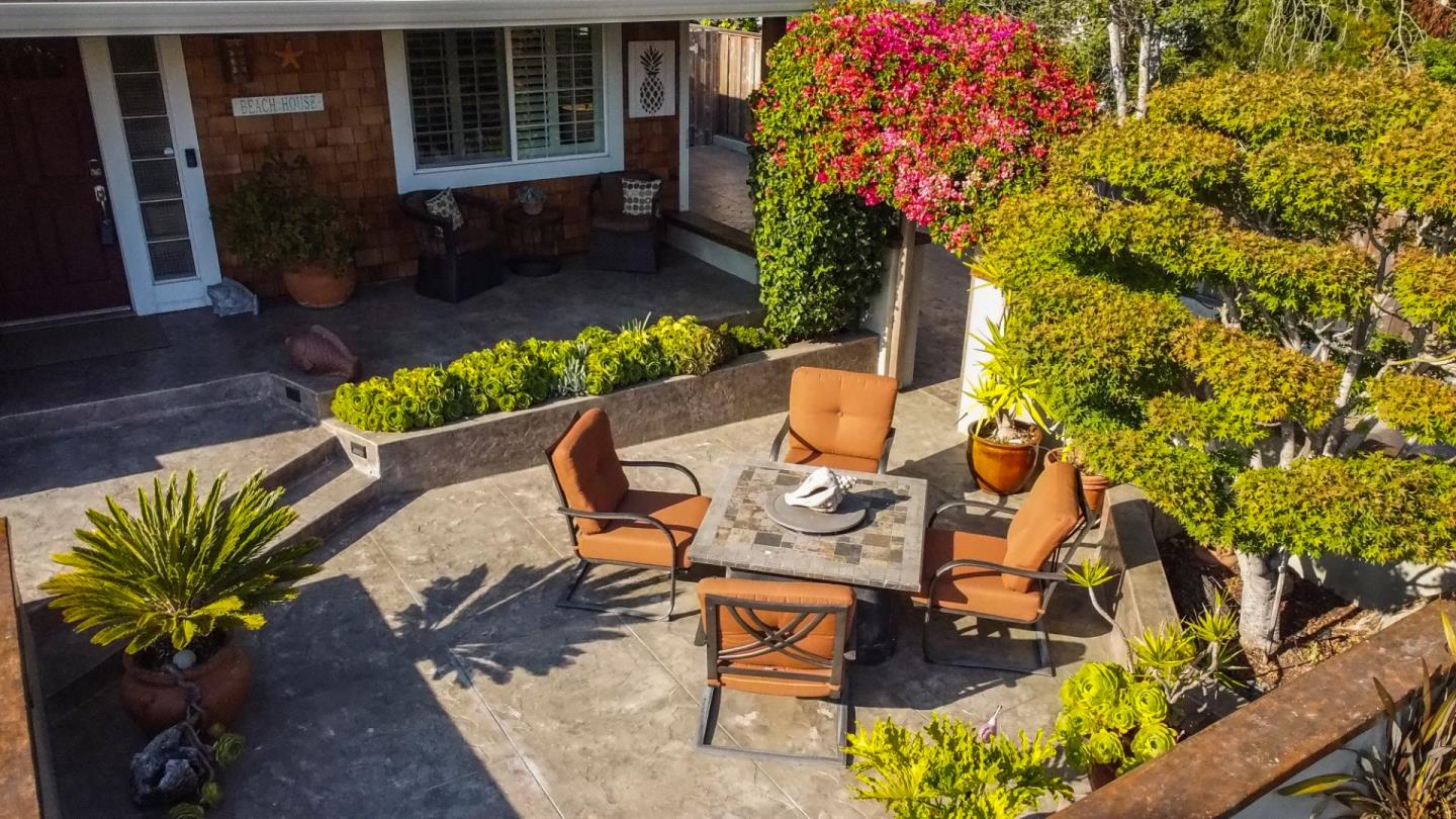 Detail Gallery Image 4 of 33 For 300 Hill St, Capitola,  CA 95010 - 2 Beds | 2 Baths
