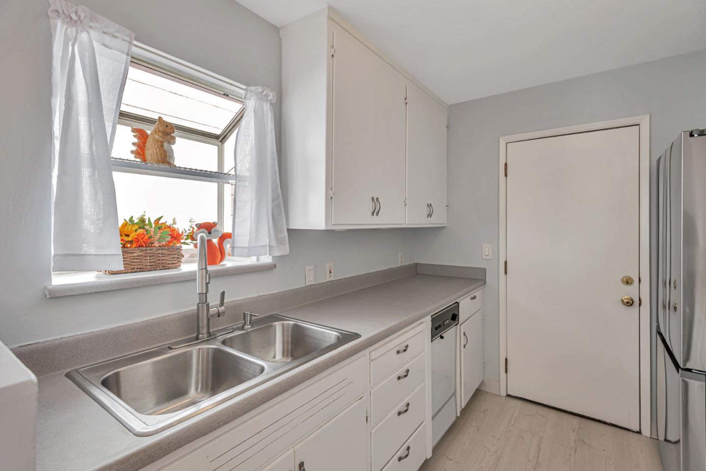 Detail Gallery Image 10 of 34 For 250 San Carlos Ave, Redwood City,  CA 94061 - 2 Beds | 1 Baths