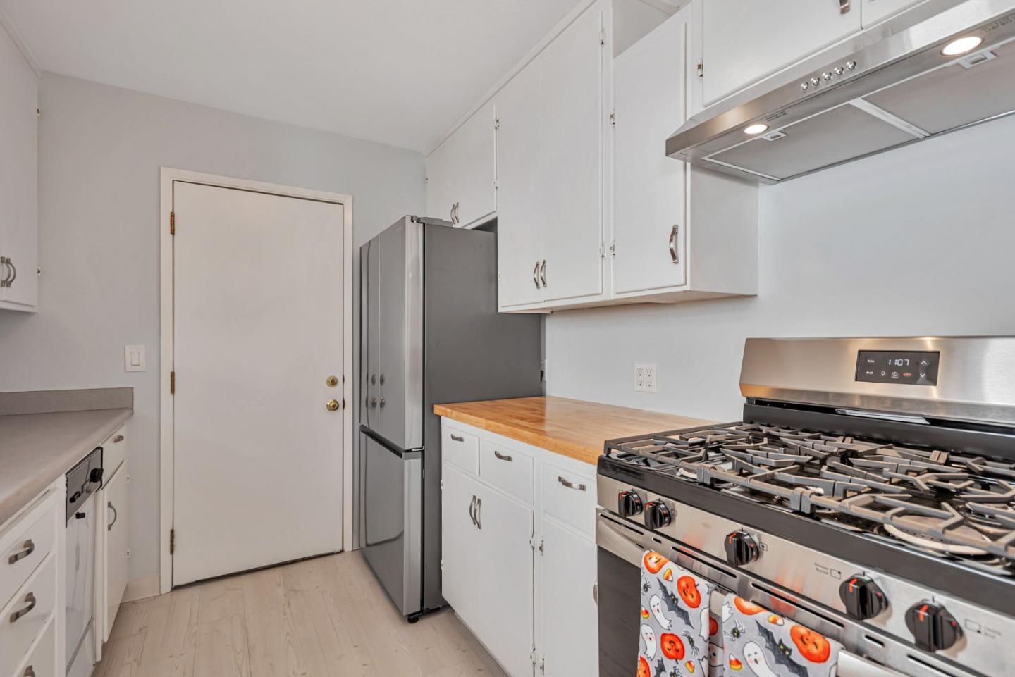 Detail Gallery Image 11 of 34 For 250 San Carlos Ave, Redwood City,  CA 94061 - 2 Beds | 1 Baths