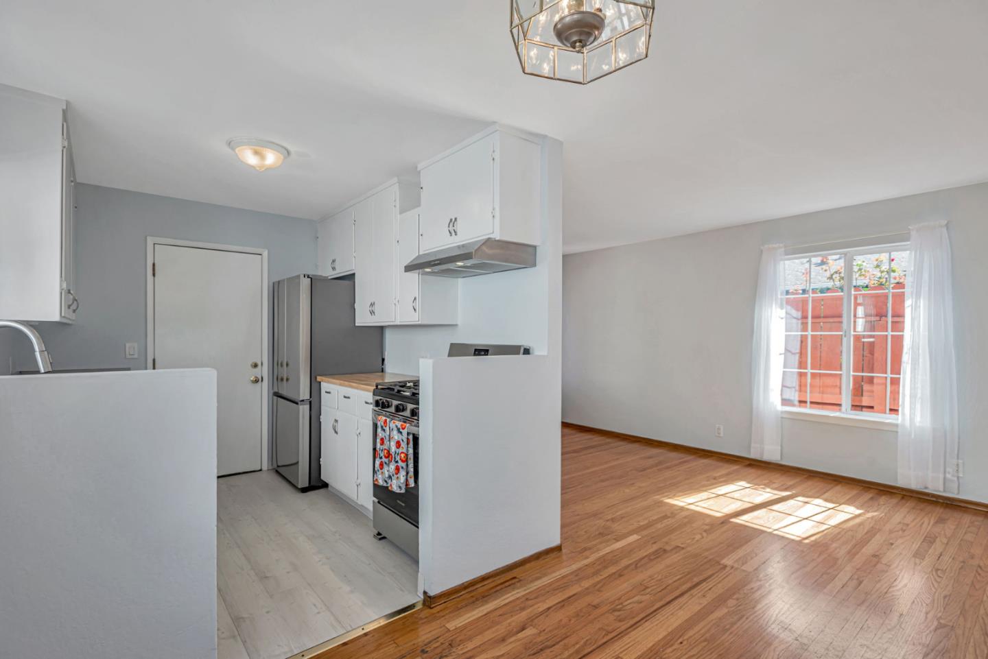 Detail Gallery Image 16 of 34 For 250 San Carlos Ave, Redwood City,  CA 94061 - 2 Beds | 1 Baths