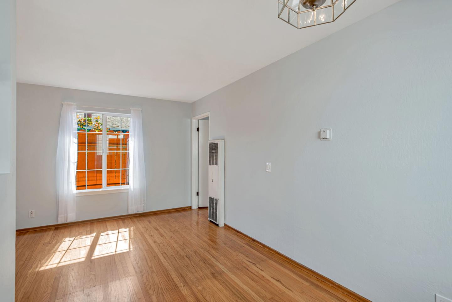 Detail Gallery Image 17 of 34 For 250 San Carlos Ave, Redwood City,  CA 94061 - 2 Beds | 1 Baths