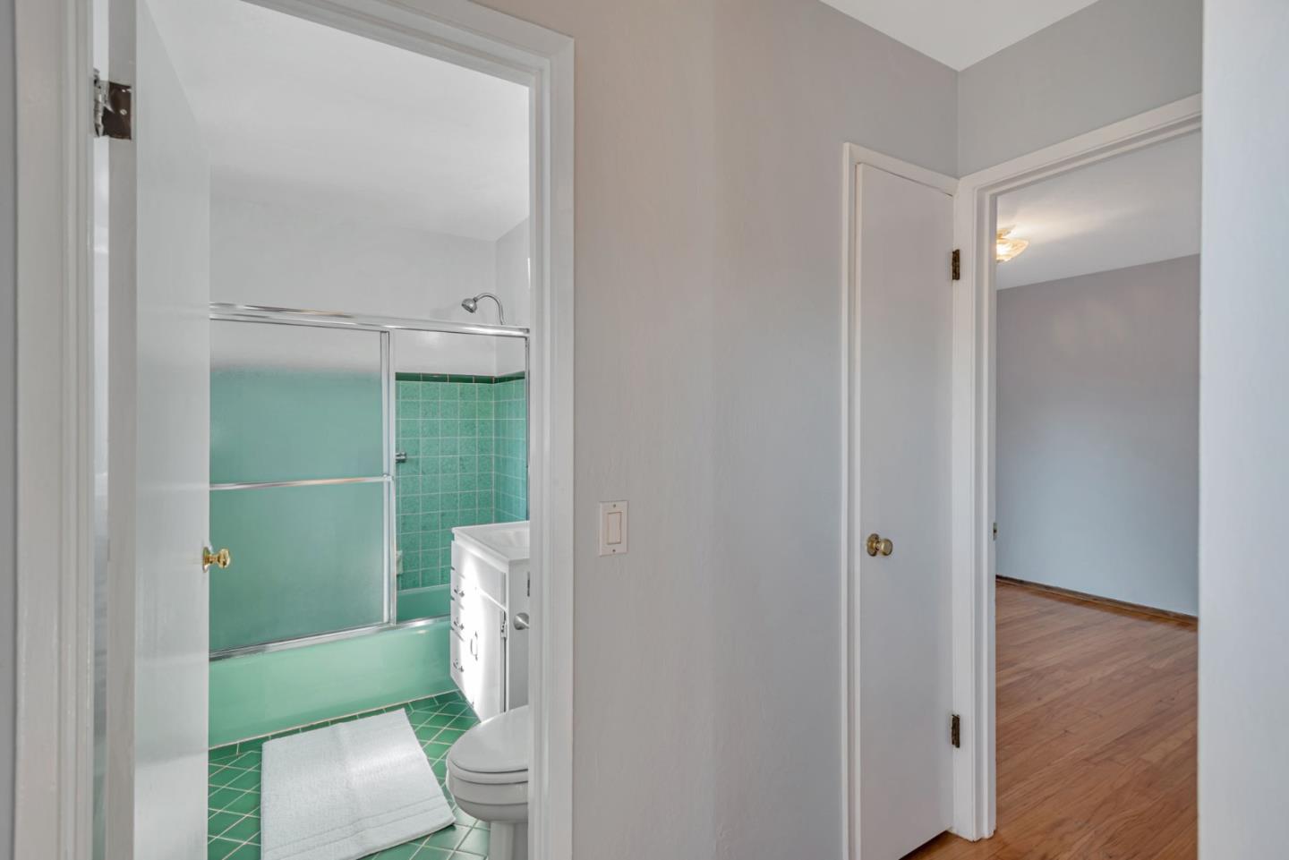 Detail Gallery Image 23 of 34 For 250 San Carlos Ave, Redwood City,  CA 94061 - 2 Beds | 1 Baths