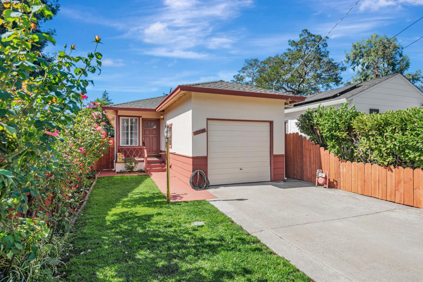 Detail Gallery Image 3 of 34 For 250 San Carlos Ave, Redwood City,  CA 94061 - 2 Beds | 1 Baths