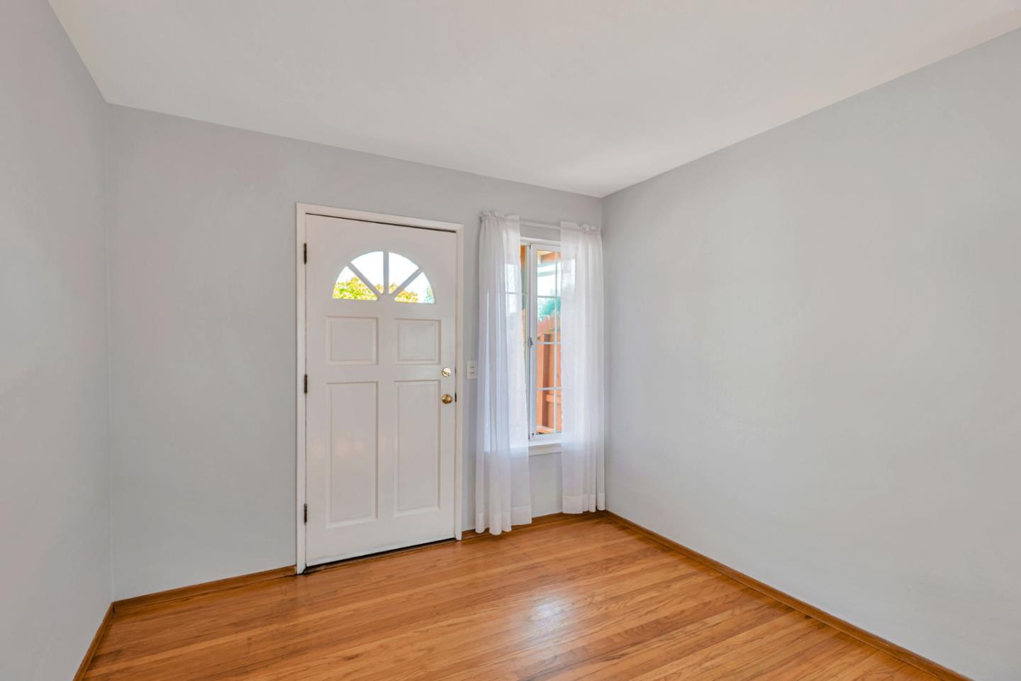 Detail Gallery Image 6 of 34 For 250 San Carlos Ave, Redwood City,  CA 94061 - 2 Beds | 1 Baths