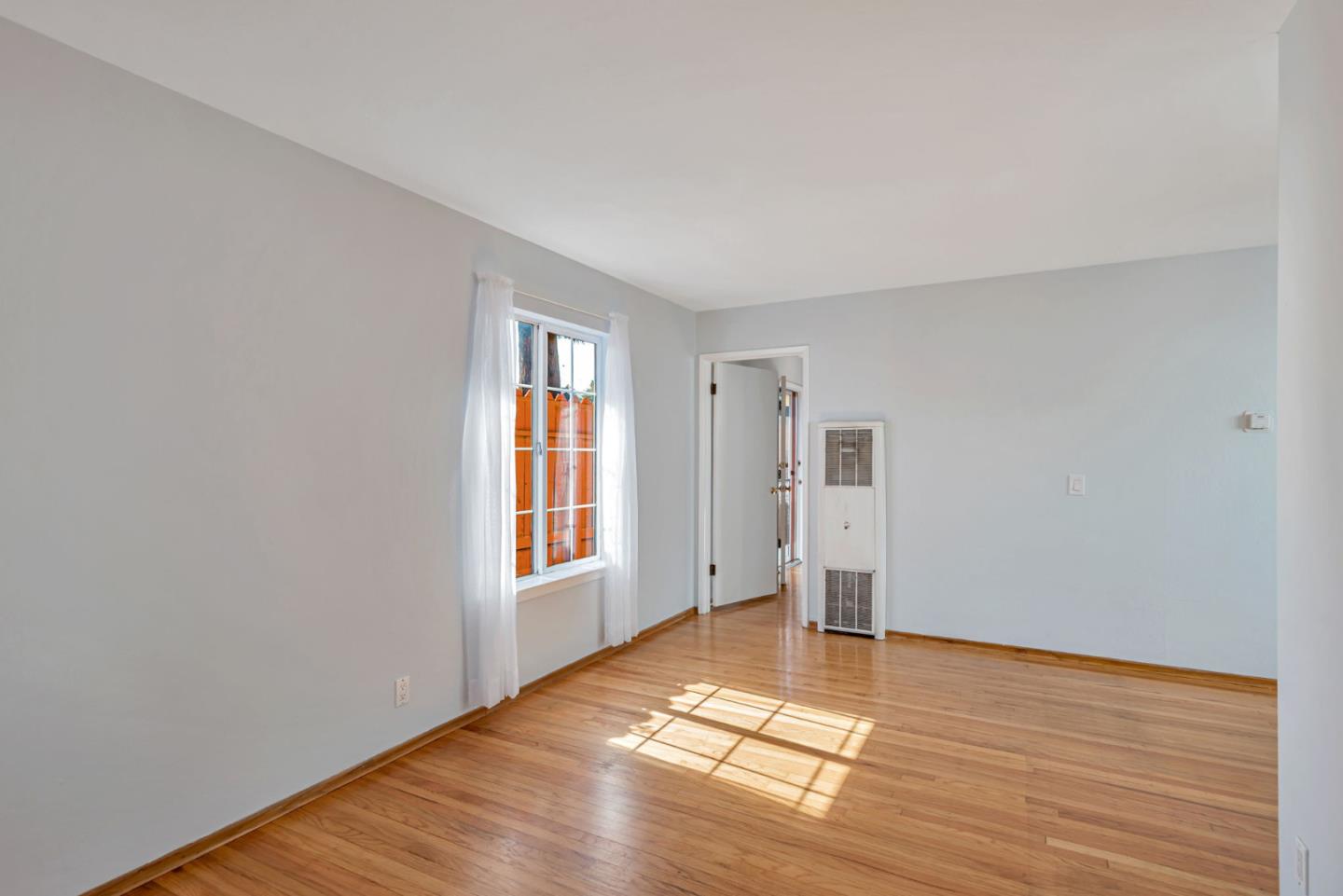 Detail Gallery Image 7 of 34 For 250 San Carlos Ave, Redwood City,  CA 94061 - 2 Beds | 1 Baths