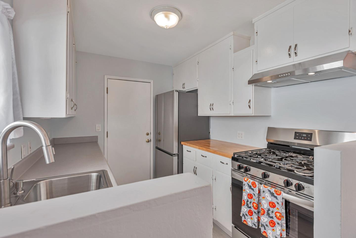 Detail Gallery Image 9 of 34 For 250 San Carlos Ave, Redwood City,  CA 94061 - 2 Beds | 1 Baths